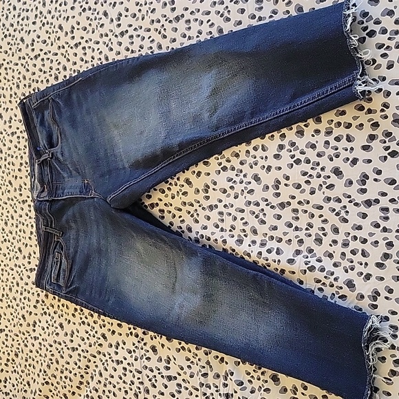 Old Navy Denim - Old Navy mid-rise Rockstar super skinny frayed hemline cropped jeans